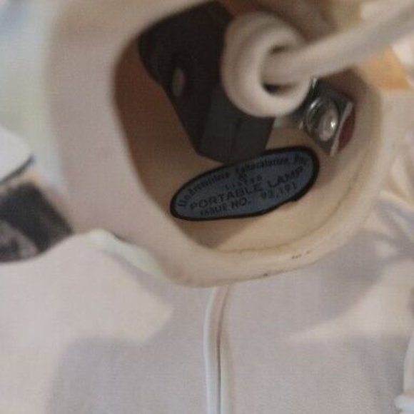 Vintage Underwriters Laboratories Portable Lamp 18th Century Man w/ Hat 93,191 - Picture 7 of 7